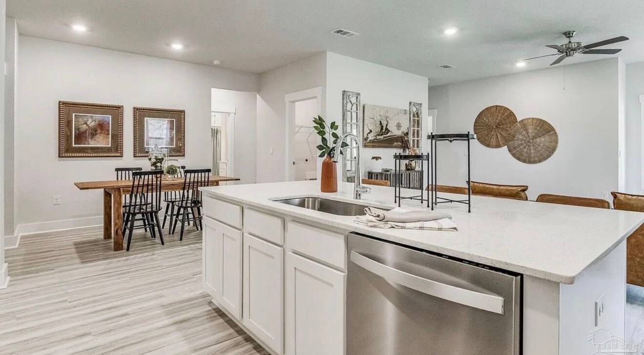 Building Photo - 5832 Sargassum Ln