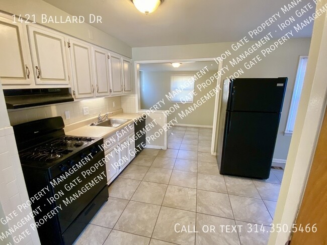 Building Photo - 1421 Ballard Dr