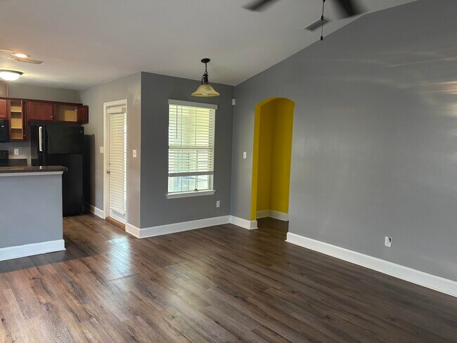Building Photo - 5261 Montejo Dr