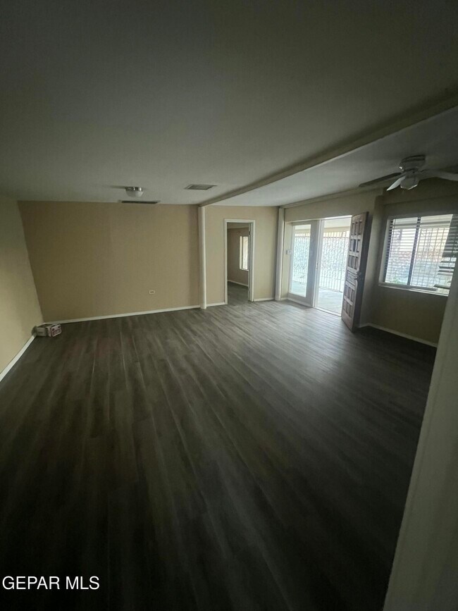 Building Photo - 3017 Altura Ave