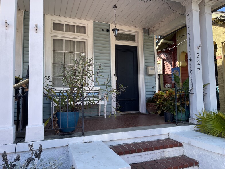 Front porch - 527 Bermuda St