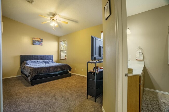 Building Photo - 1452 Lumberton Dr NW