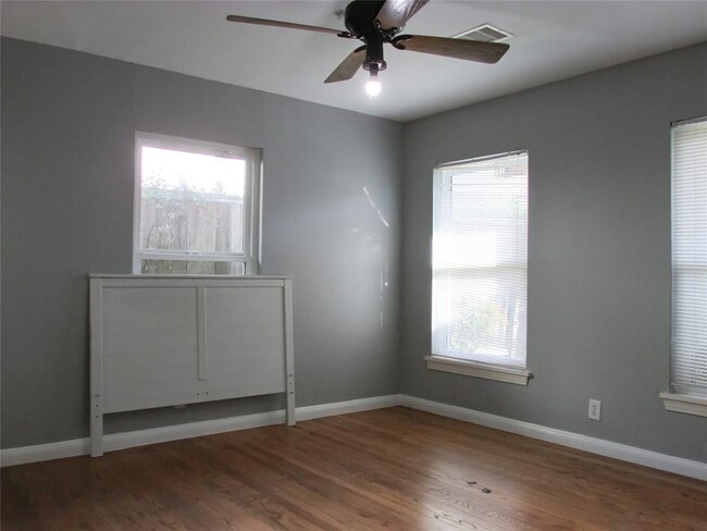 Building Photo - 5205 Jessamine St