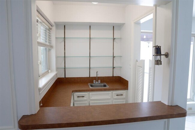 Building Photo - 16611 Brenton Oaks Dr