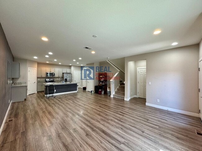 Building Photo - 16015 E Bolling Dr