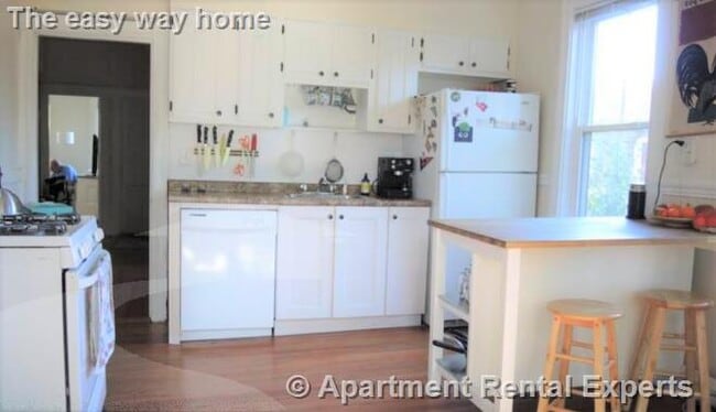 Building Photo - 6 Poplar Rd