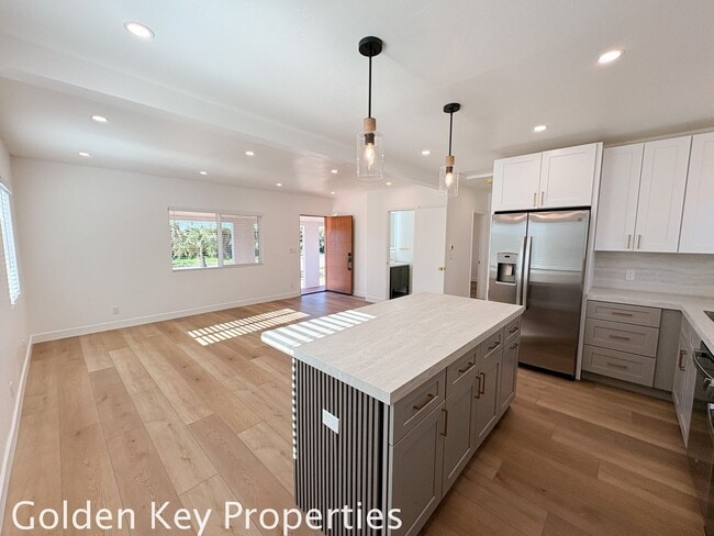 Building Photo - Welcome to your dream home in South Oceanside!