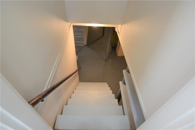 Building Photo - 5 Holten Ave