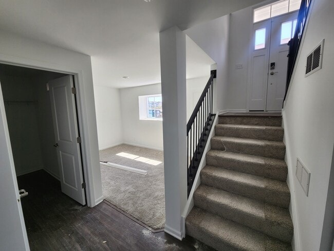 Building Photo - 1033 Atterberg Rd