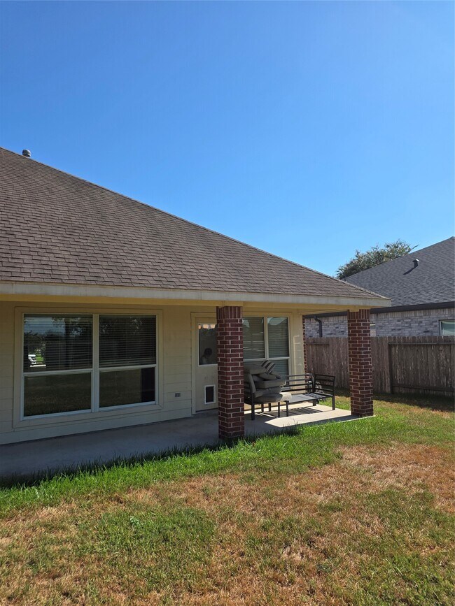 Building Photo - 6216 N Fawnlake Dr