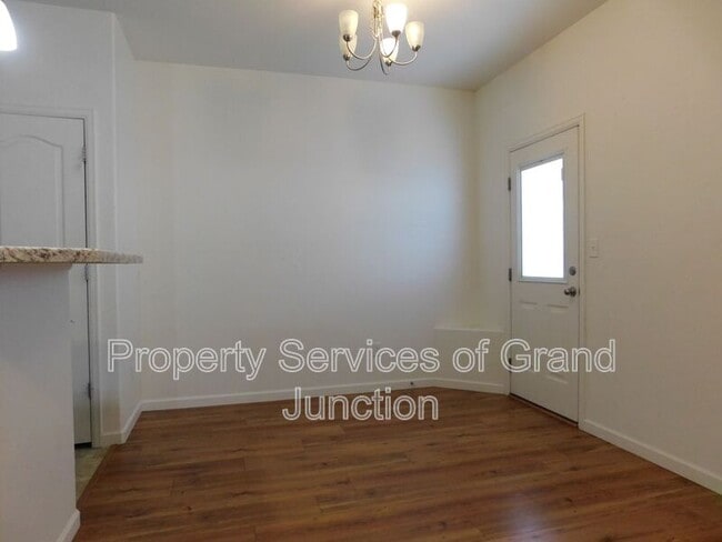 Building Photo - 621 Zenith Ln