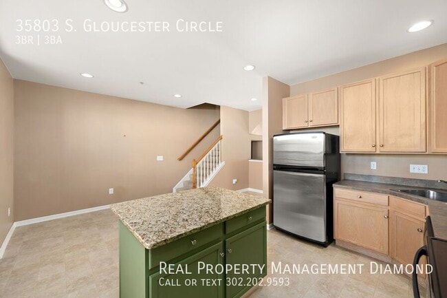 Building Photo - 35803 S Gloucester Cir