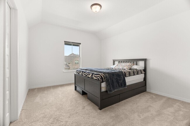 Building Photo - 372 Hollister Dr