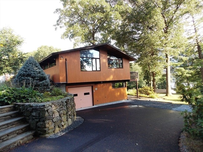 Building Photo - 150 2nd Rd