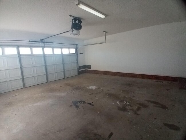 Building Photo - 3525 Drayton Dr