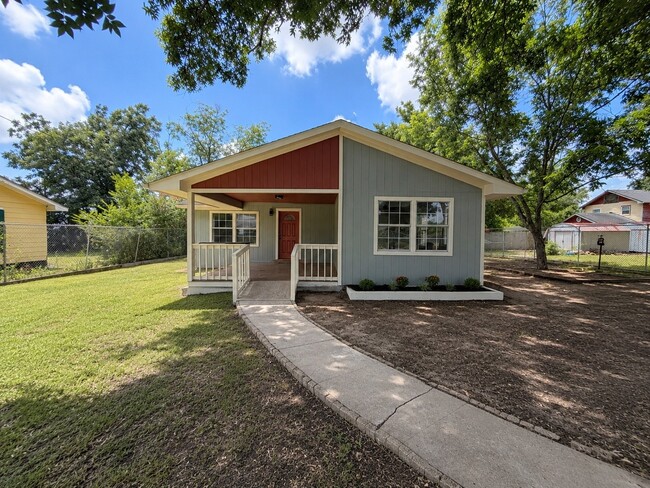 Building Photo - 9532 E Avenue I