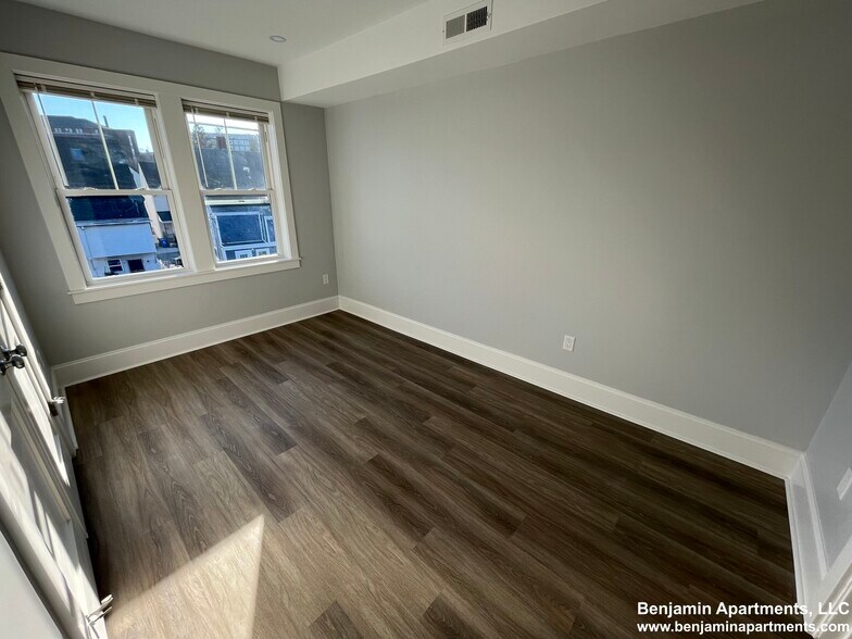 Building Photo - 80 N Beacon St