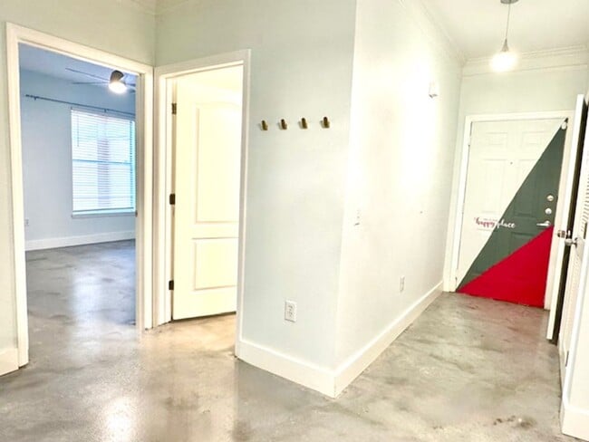 Building Photo - 8842 Villa View Cir