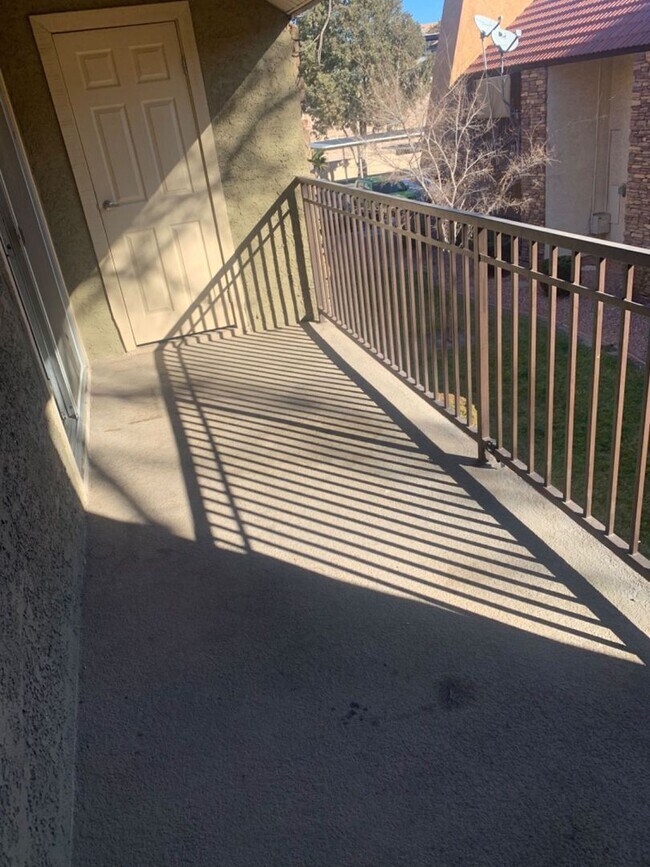 Building Photo - 2 bed 1 bath condo for rent -$1300