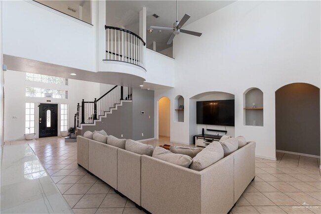 Building Photo - 31 El Jardin St