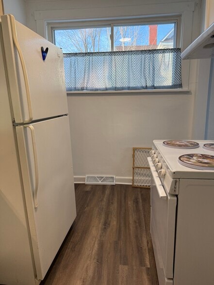 Building Photo - 544 S 1st Ave