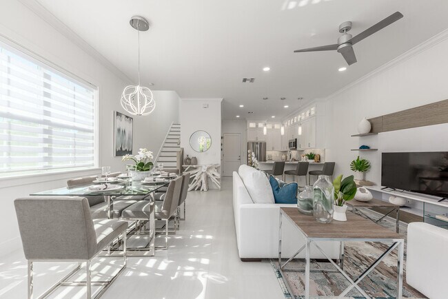 Building Photo - 4674 SE Manatee Way