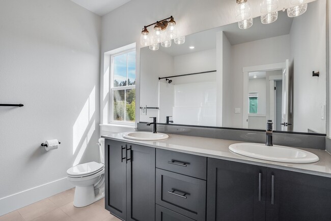 Building Photo - Beautiful New Build 4 Bed, 3 Bath Rental H...