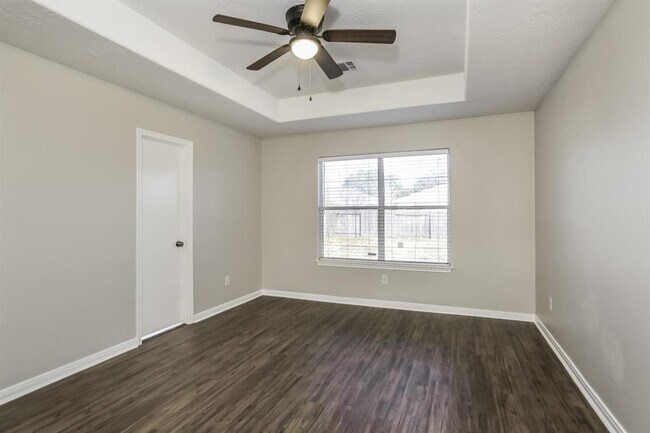 Building Photo - 16209 N View Ct