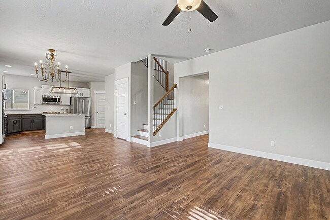 Building Photo - 5140 N Elmstone Ave