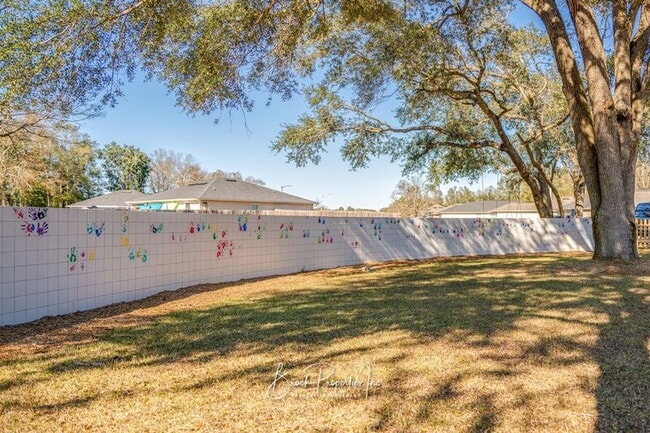 Building Photo - 5515 Peach Dr