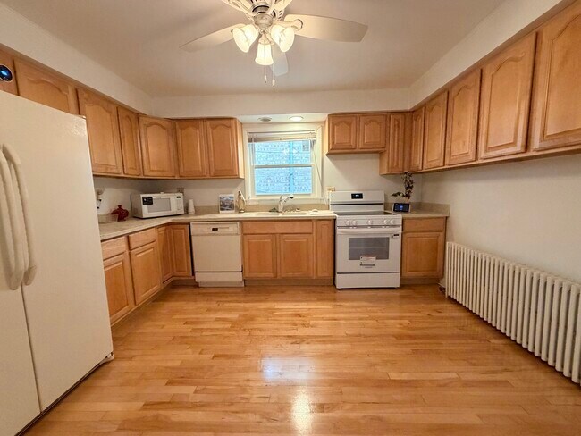 Building Photo - 2618 73rd Ave