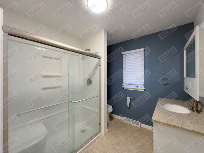 Building Photo - Updated Downtown Ranch with Mother-in-Law Suite