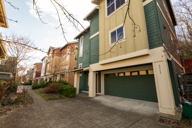 Building Photo - 6733 37th Ave S