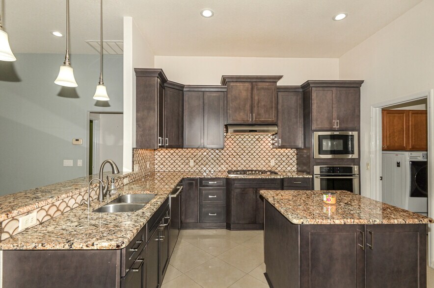 Kitchen - 1896 N Ravenwood Pt