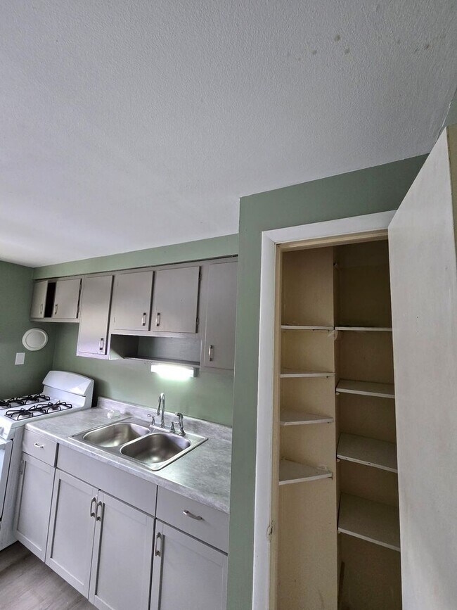 Building Photo - 110-118 Milburn Dr