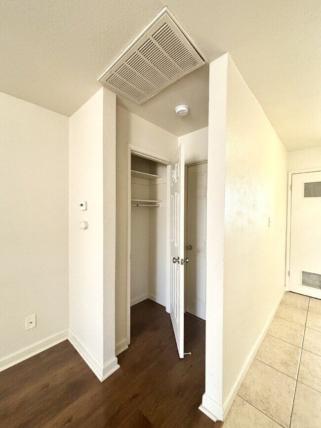 Building Photo - Merced: $799 Comfortable energy efficient ...