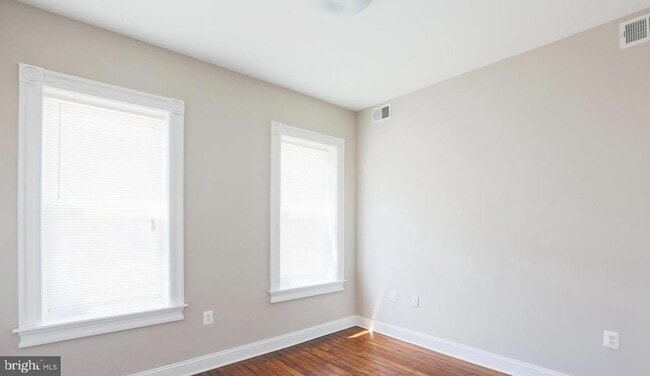 Building Photo - 901 N Montford Ave