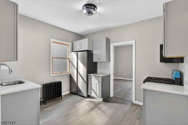 Building Photo - 378 Grand St