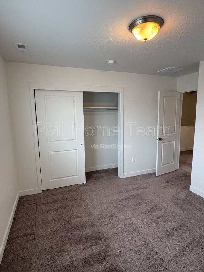 Building Photo - 1616 W Parkview Dr