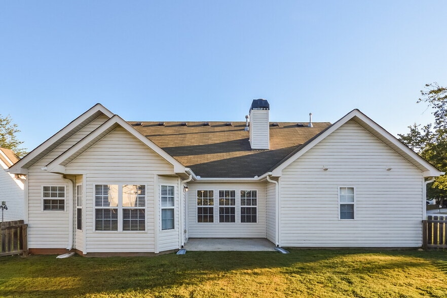 Building Photo - 1804 Cabana Chase