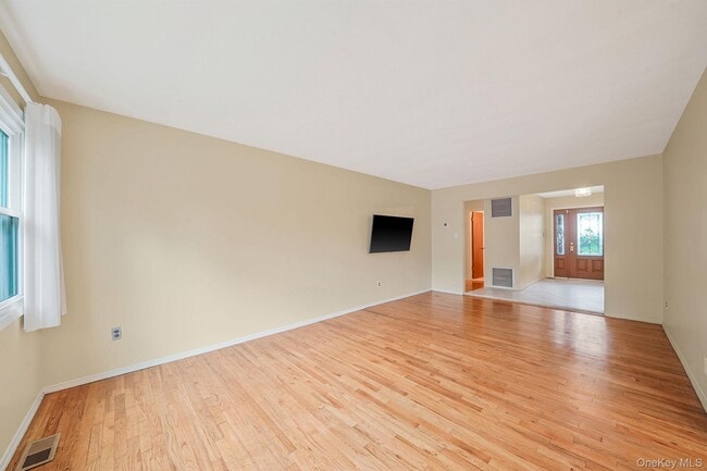 Building Photo - 386A Glen Cove Ave