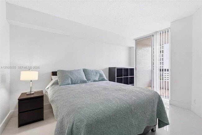 Building Photo - 19195 Mystic Pointe Dr