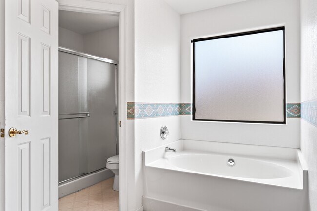 Building Photo - 8838 E La Palma Dr
