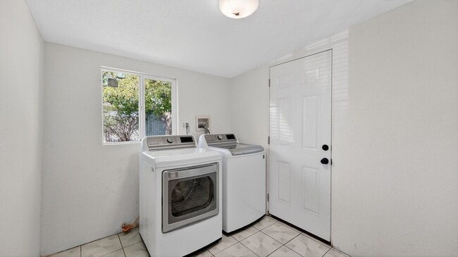 Building Photo - 3 Bedroom Home for Rent – Prime Norwalk Location