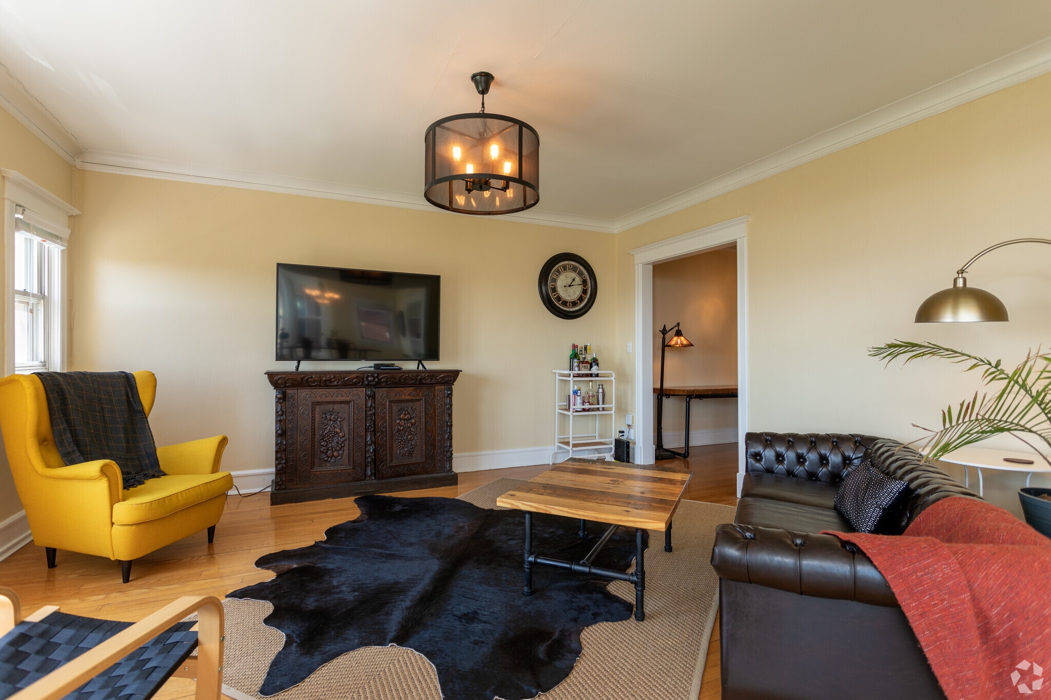 2 Bedroom Living Room - Windsor Court Apartments