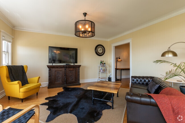 2 Bedroom Living Room - Windsor Court Apartments