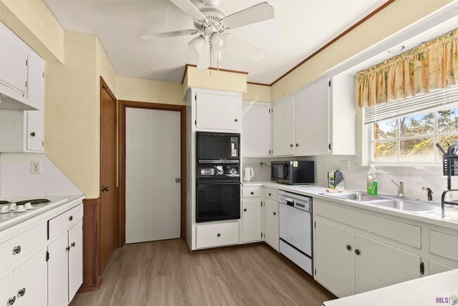 Building Photo - 5240 Heritage Dr