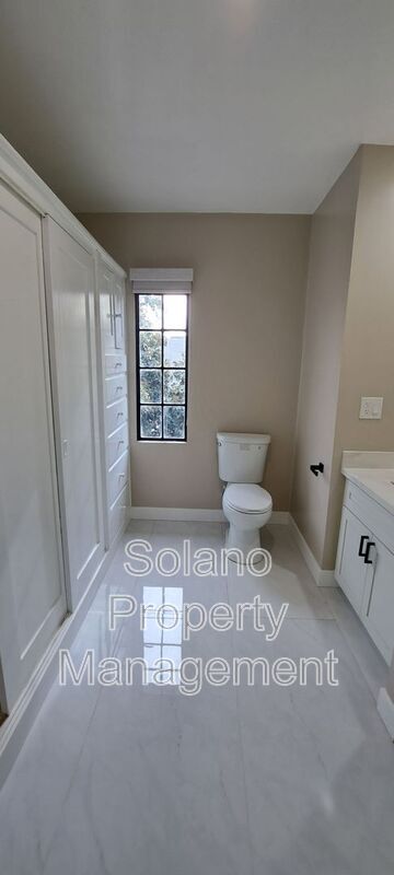 Building Photo - 290 E B St