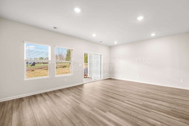 Building Photo - 5253 Brailey Cir