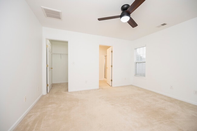 Building Photo - 3939 Creekside Ct